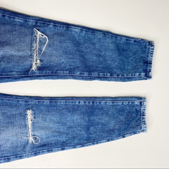 F21 High Waisted Distressed Mom Jeans - Picture 4 of 6